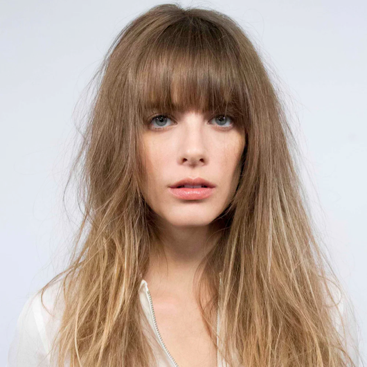 Hair That Survives Summer: Your Guide to Fighting Frizz and Humidity